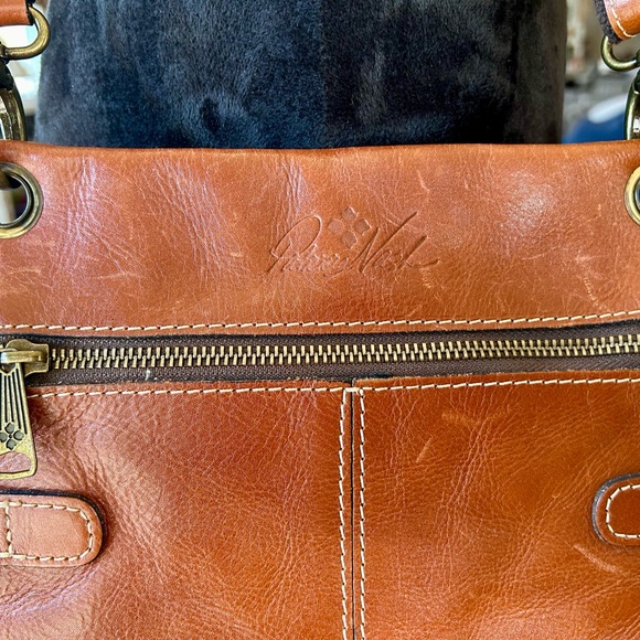 Beautiful tan leather Patricia Nash crossbody bag with pockets everywhere - Picture 6 of 7